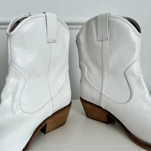 ARider Girl White Western Booties Size 10 Snakeskin Textured Cowboy Ankle Boots - Picture 7 of 10